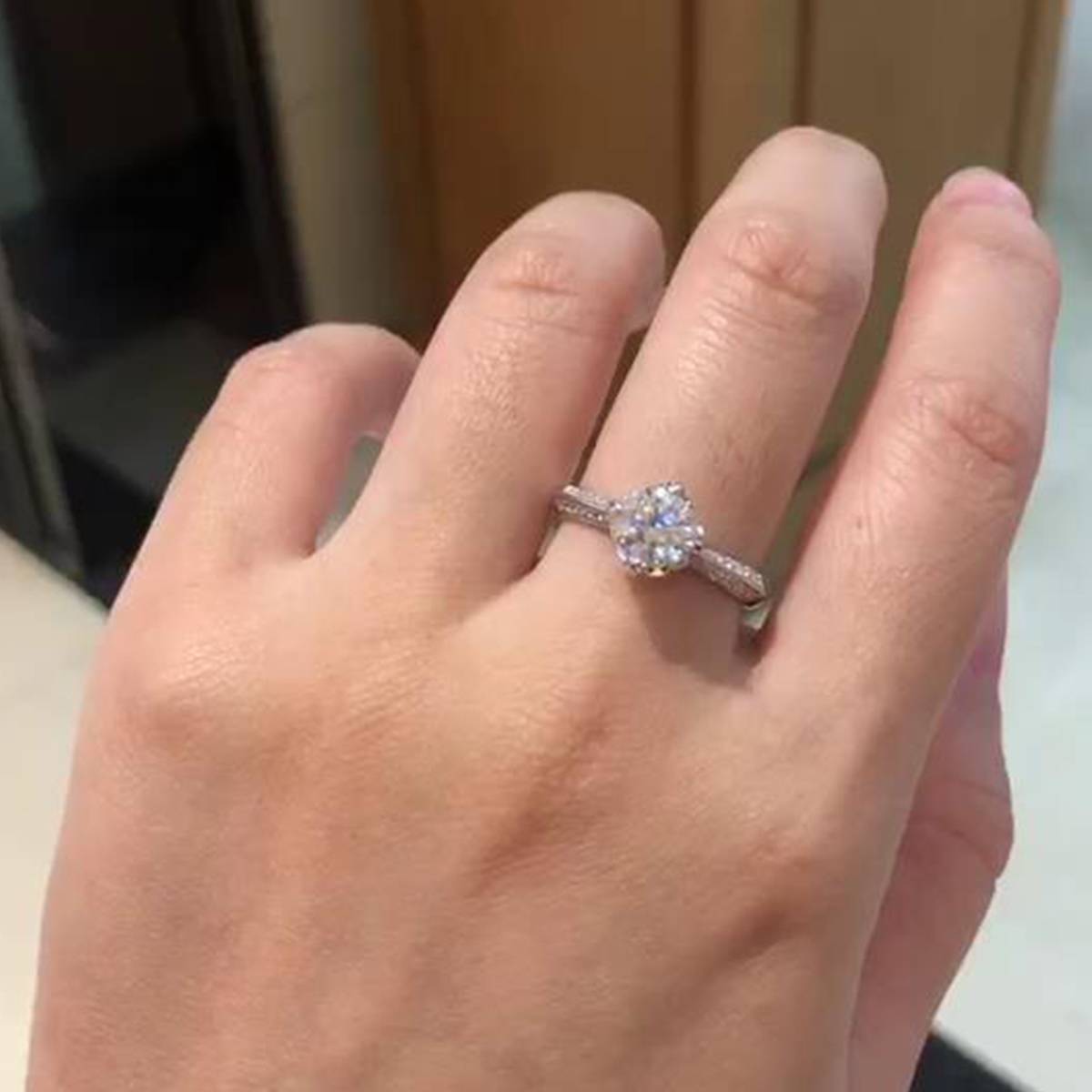 单头女戒S925银镀白金定制选款主石莫桑钻1.0ct/副石高碳钻